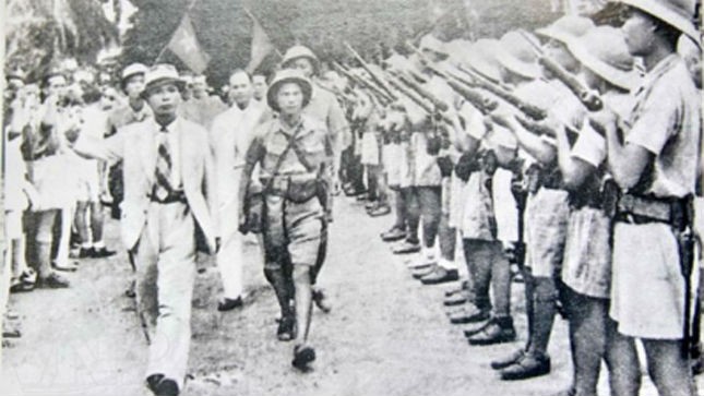 Duyệt binh lần đầu tiên ở Hà Nội ngày 26/8/1945 sau khi giành được chính quyền