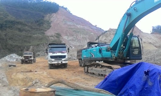 Khai thác cao lanh tràn lan ở Phú Thọ