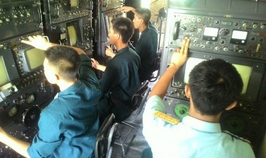 Kíp chiến đấu Tiểu đoàn Tên lửa 81 đang huấn luyện trên khí tài