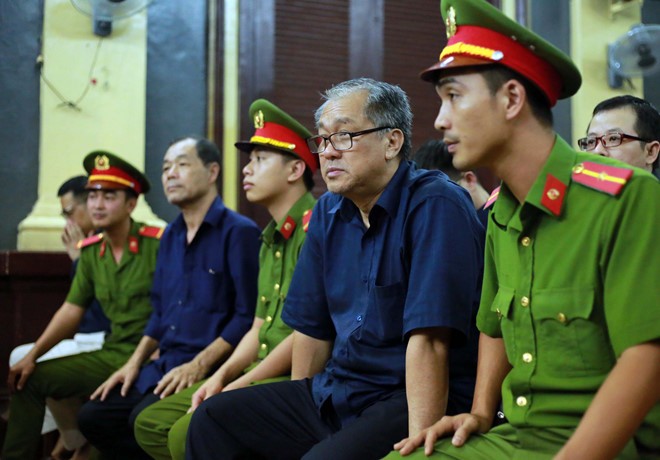 Phạm Công Danh trong một phiên tòa với Trầm Bê. Ảnh Ngọc Dương