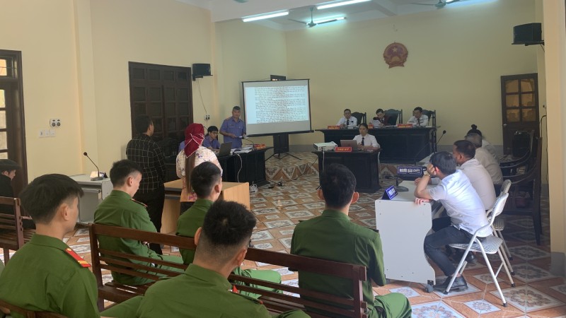 Bản án sơ thẩm tuyên phạt 9 tháng cải tạo không giam giữ về tội “Không tố giác tội phạm” với bị cáo Mai.