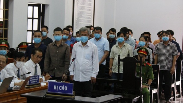 Một số bị cáo đã bán dung môi cho Sướng.