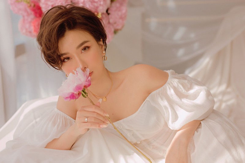 CEO Chi Tuệ mua nhà tậu xe tiền tỷ ở tuổi đôi mươi