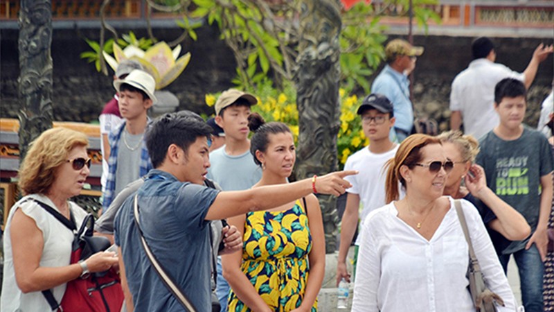 Các hướng dẫn viên du lịch trở nên khó khăn hơn so với thời điểm trước khi dịch COVID-19 bùng phát. (Ảnh minh họa)