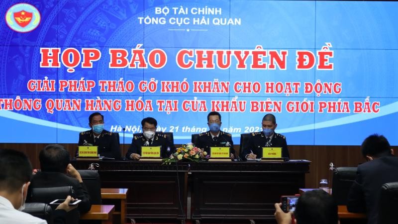Tháo gỡ tình trạng ùn ứ hàng hóa tại cửa khẩu biên giới phía Bắc