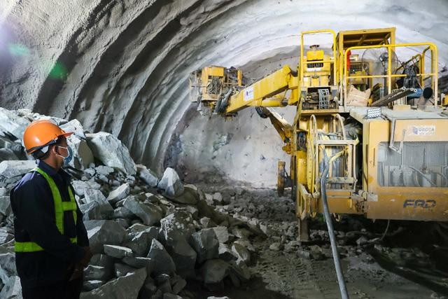Thủ tướng tiếp tục kiểm tra, đôn đốc thi công tuyến cao tốc Bắc – Nam ảnh 9