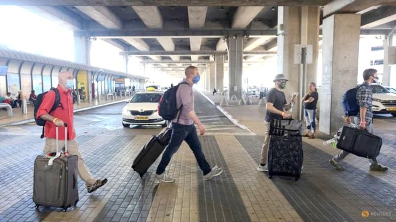 Du khách tại Sân bay quốc tế Ben Gurion sau khi nhập cảnh Israel bằng đường không hồi tháng 5/2021.