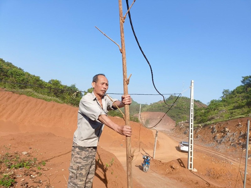 Dự án tuyến tránh TP Sơn La (QL6): Nhà thầu “hạ” đường dây điện rồi bỏ mặc ảnh 1