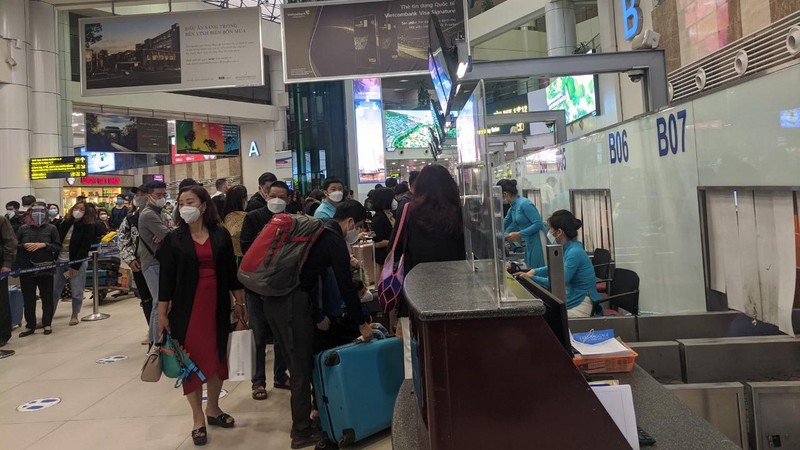 Nhu cầu đi lại bằng đường hàng không tăng mạnh trong nửa đầu năm do dịch bệnh được kiểm soát tốt.