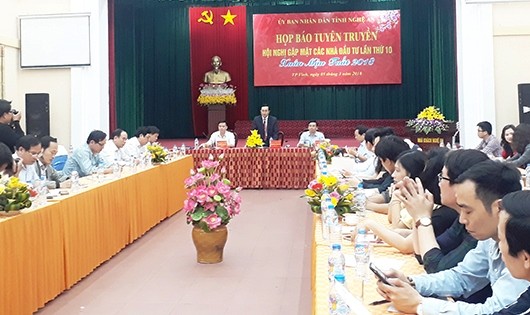 Buổi làm việc giữa đoàn cán bộ bang Mecklenburg – Vorpommern (Cộng hòa Liên bang Đức) với tỉnh Hà Tĩnh