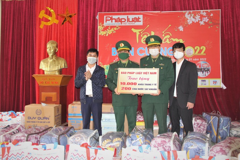 Báo PLVN trao quà Tết cho xã nghèo vùng biên huyện Con Cuông, Nghệ An ảnh 10