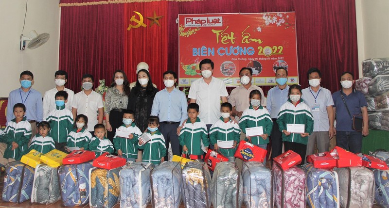 Báo PLVN trao quà Tết cho xã nghèo vùng biên huyện Con Cuông, Nghệ An ảnh 2