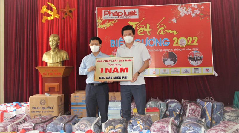 Báo PLVN trao quà Tết cho xã nghèo vùng biên huyện Con Cuông, Nghệ An ảnh 7