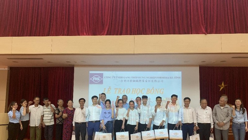 Formosa trao học bổng cho các học sinh, sinh viên