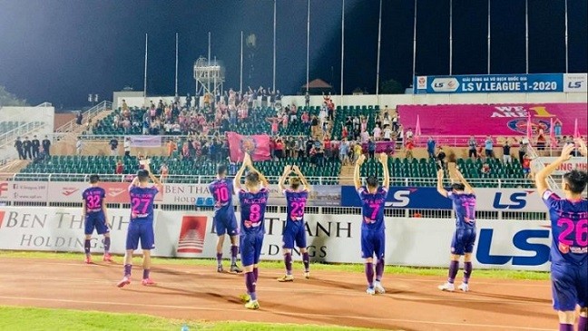 Cổ động viên mong muốn V.League sẽ trở lại thi đấu