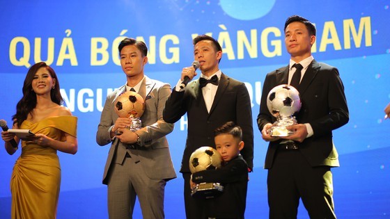 Quả bóng Vàng nam 2020 thuộc về cầu thủ Nguyễn Văn Quyết (CLB Hà Nội)