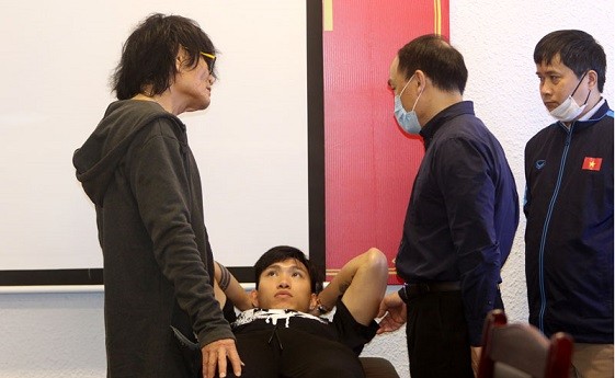 Theo các bác sĩ cho biết chấn thương của Đoàn Văn Hậu đang có dấu hiệu hồi phục khá tốt.