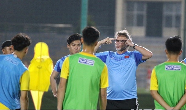 Tư duy chơi bóng là tiêu chí quan trọng nhất mà HLV Philippe Troussier đặt ra đối với các học trò của mình.