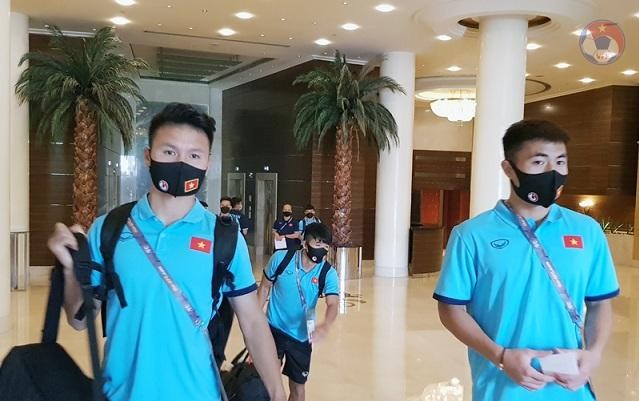 Sau bữa ăn trưa, toàn đội tranh thủ thu dọn hành lý để chuyển sang đại bản doanh mới.