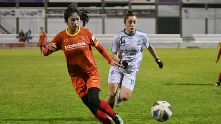 Thanh Nhã ấn định chiến thắng 3-0 cho tuyển Nữ Việt Nam bằng bàn thắng đẹp mắt