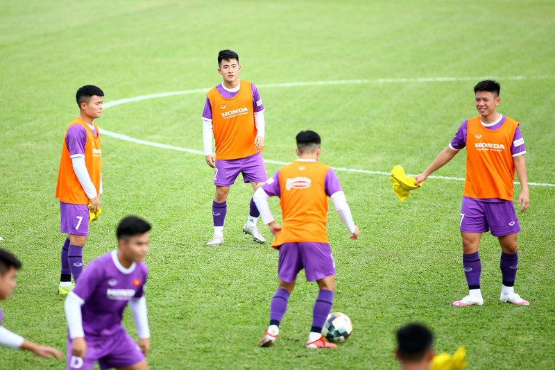 U23 tập luyện tại vùng nắng nóng ảnh 1