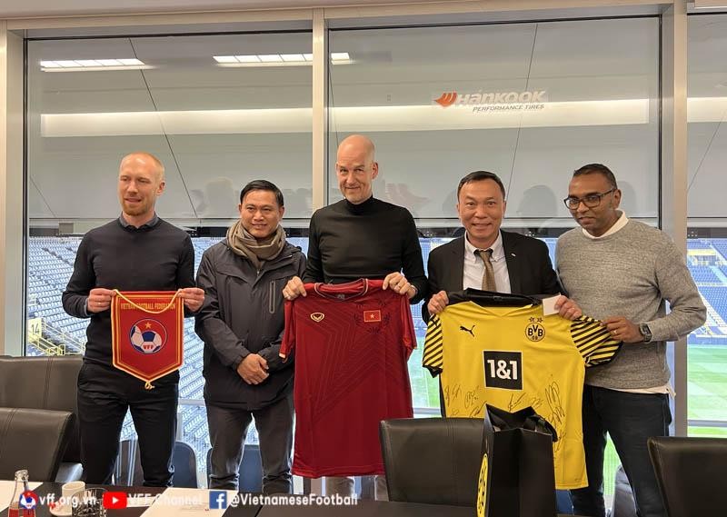 Bundesliga sẽ hỗ trợ phát triễn bóng đá trẻ Việt Nam ảnh 1