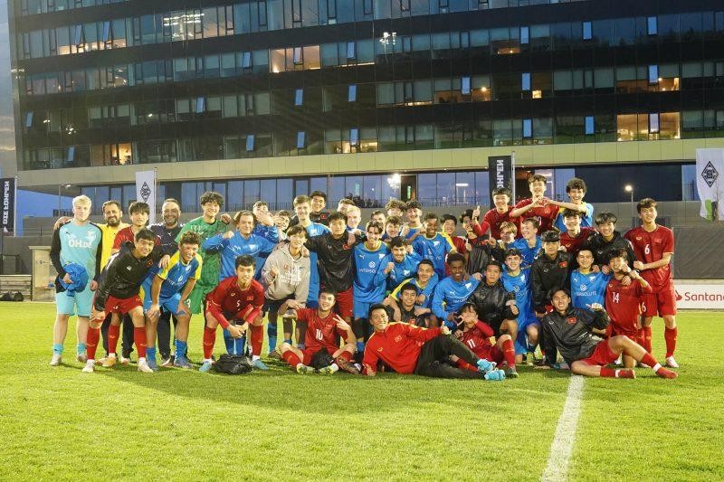 2 cầu thủ trẻ U17 ở lại tập luyện với CLB Eintracht Frankfurt ảnh 1