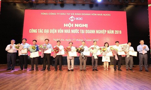 Tuyên dương NĐD tiêu biểu tại Hội nghị.