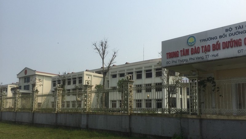 Lần thứ hai, Tổng cục Thuế bàn giao Phân hiệu trực thuộc Trường Nghiệp vụ Thuế tại Thừa Thiên Huế cho UBND tỉnh Thừa Thiên Huế để làm khu cách ly phục vụ phòng chống dịch Covid- 19.