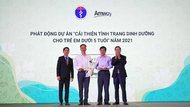 Amway Việt Nam được nhận Bằng khen của Bộ Y tế do có nhiều đóng góp trong việc cải thiện tình hình dinh dưỡng cho trẻ em Việt Nam.