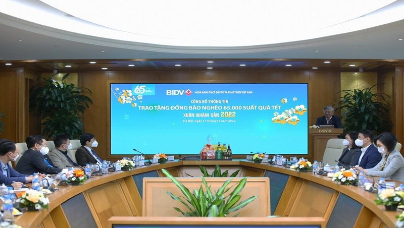 Lễ công bố chương trình quà Tết tặng người nghèo Xuân Nhâm Dần 2022.