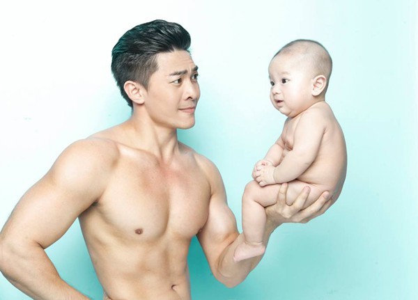 Chính vì vậy, khi trở về anh đã cố gắng làm mọi thứ để vợ bớt đi phần nào gánh nặng nuôi con. Hiện tại, gia đình nhỏ của Quốc Cơ và Hồng Phượng đang hạnh phúc viên mãn với con trai đầu lòng Giang Vĩ Lâm.