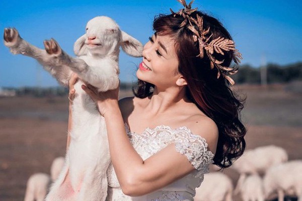 Tuy nhiên, cô luôn lạc quan và phấn đấu trong nghề lẫn trong cuộc sống.