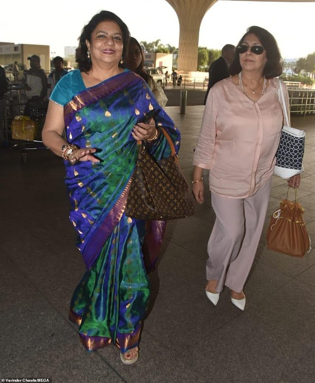 Bà Madhu Chopra - mẹ Priyanka diện trang phục truyền thống sang trọng