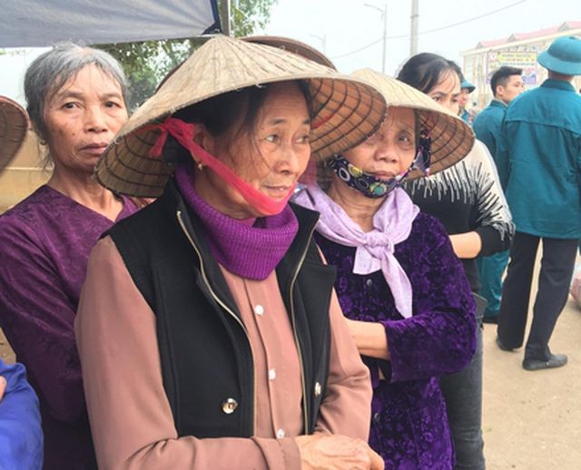 Vụ xe khách tông chết 7 người đi đưa tang: Chiếc xe lao như tên vào đoàn người - 3 Vụ xe khách tông chết 7 người đi đưa tang: Chiếc xe lao như tên vào đoàn người - 3