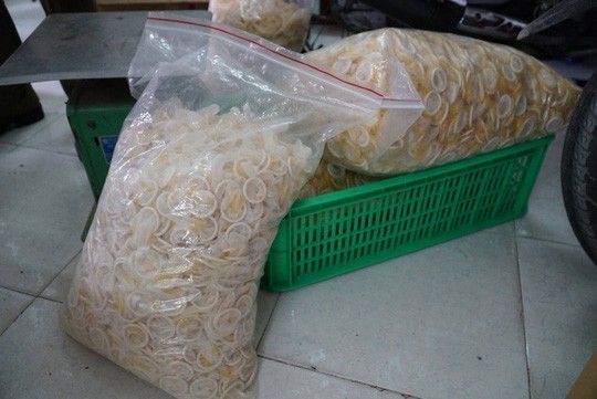 Ớn lạnh với hàng đống bao cao su giả ở TP HCM - Ảnh 1. Ớn lạnh với hàng đống bao cao su giả ở TP HCM - Ảnh 1.