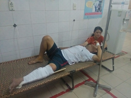 Thiếu úy biên phòng bị bắn kể lại giờ phút sinh tử - Ảnh 1. Thiếu úy biên phòng bị bắn kể lại giờ phút sinh tử - Ảnh 1.