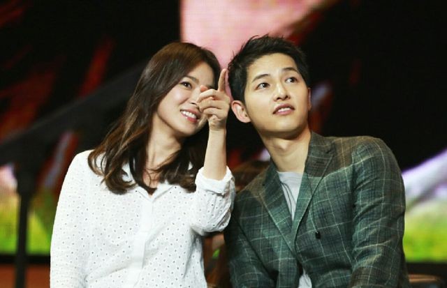 Hình ảnh ngọt ngào của Song Hye Kyo - Song Joong Ki trước khi chia tay - 16 Hình ảnh ngọt ngào của Song Hye Kyo - Song Joong Ki trước khi chia tay - 16