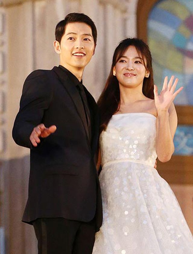 Hình ảnh ngọt ngào của Song Hye Kyo - Song Joong Ki trước khi chia tay - 9 Hình ảnh ngọt ngào của Song Hye Kyo - Song Joong Ki trước khi chia tay - 9