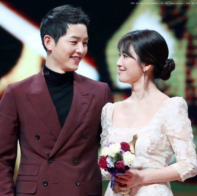 Hình ảnh ngọt ngào của Song Hye Kyo - Song Joong Ki trước khi chia tay - 14 Hình ảnh ngọt ngào của Song Hye Kyo - Song Joong Ki trước khi chia tay - 14