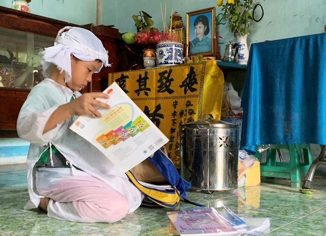 Gờ giảm tốc “lậu” khiến 4 đứa trẻ mất mẹ mùa Vu lan - 2 Gờ giảm tốc “lậu” khiến 4 đứa trẻ mất mẹ mùa Vu lan - 2