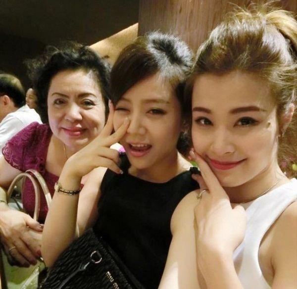 Vì sao Hoa hậu Thu Thảo, Đông Nhi, Đàm Thu Trang được lòng mẹ chồng đại gia? - Ảnh 4. Vì sao Hoa hậu Thu Thảo, Đông Nhi, Đàm Thu Trang được lòng mẹ chồng đại gia? - Ảnh 4.