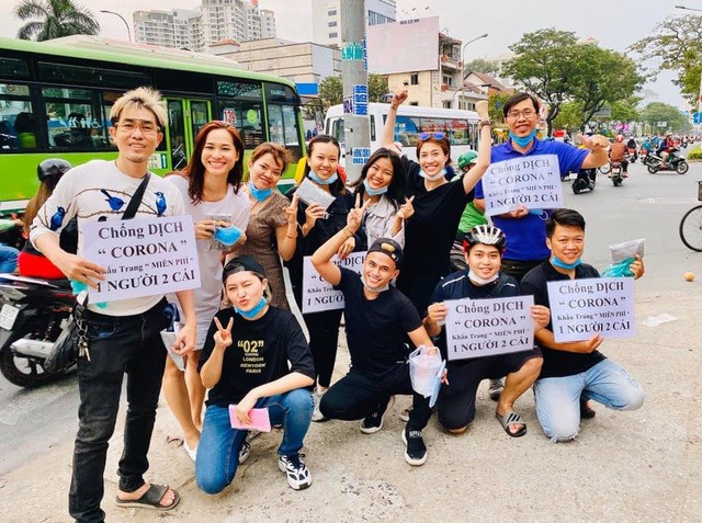 Ca sĩ Pha Lê bức xúc mua phải khẩu trang “rởm” đã qua sử dụng - 2 Ca sĩ Pha Lê bức xúc mua phải khẩu trang “rởm” đã qua sử dụng - 2