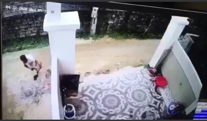 Lùi xe tải cán chết bé hơn 1 tuổi rồi phi tang: Tài xế và nạn nhân có quan hệ họ hàng - Ảnh 1. Lùi xe tải cán chết bé hơn 1 tuổi rồi phi tang: Tài xế và nạn nhân có quan hệ họ hàng - Ảnh 1.