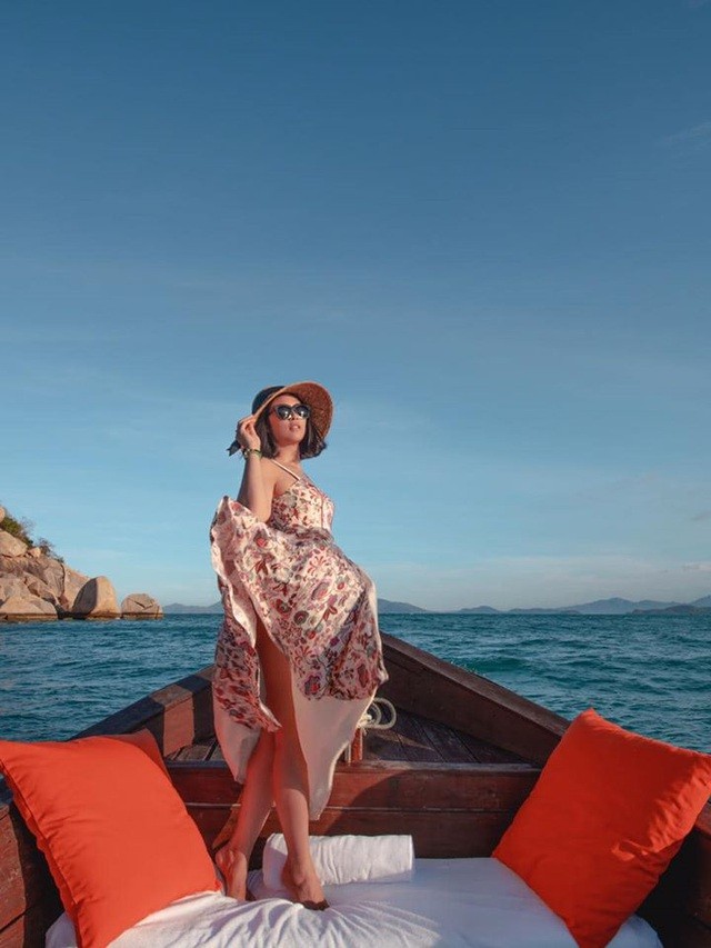 Hoa hậu Mai Phương Thuý, Ngọc Hân táo bạo bất ngờ với ảnh áo tắm, bán nude - 20 Hoa hậu Mai Phương Thuý, Ngọc Hân táo bạo bất ngờ với ảnh áo tắm, bán nude - 20
