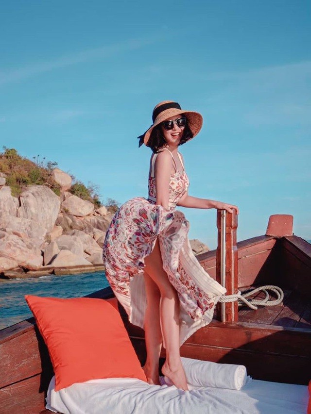 Hoa hậu Mai Phương Thuý, Ngọc Hân táo bạo bất ngờ với ảnh áo tắm, bán nude - 19 Hoa hậu Mai Phương Thuý, Ngọc Hân táo bạo bất ngờ với ảnh áo tắm, bán nude - 19