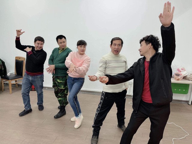 Dàn Táo quân 2021 say sưa tập vũ điệu rửa tay - Ảnh 1. Dàn Táo quân 2021 say sưa tập vũ điệu rửa tay - Ảnh 1.