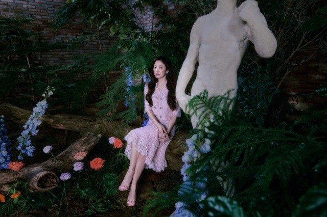 Hai chị đẹp Song Hye Kyo và Son Ye Jin đọ sắc khi làm người mẫu - 3 Hai chị đẹp Song Hye Kyo và Son Ye Jin đọ sắc khi làm người mẫu - 3