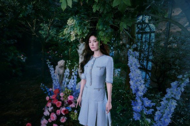 Hai chị đẹp Song Hye Kyo và Son Ye Jin đọ sắc khi làm người mẫu - 5 Hai chị đẹp Song Hye Kyo và Son Ye Jin đọ sắc khi làm người mẫu - 5