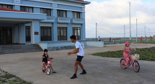 Trẻ con tung tăng vui Tết ở đảo Trường Sa - Ảnh 2. Trẻ con tung tăng vui Tết ở đảo Trường Sa - Ảnh 2.